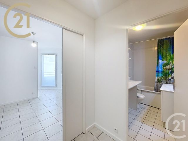 Afficher la photo en grand Appartement F1 à vendre - 1 pièce - 32.0 m2 - BONDY - 93 - ILE-DE-FRANCE - Century 21 Ricard Immobilier