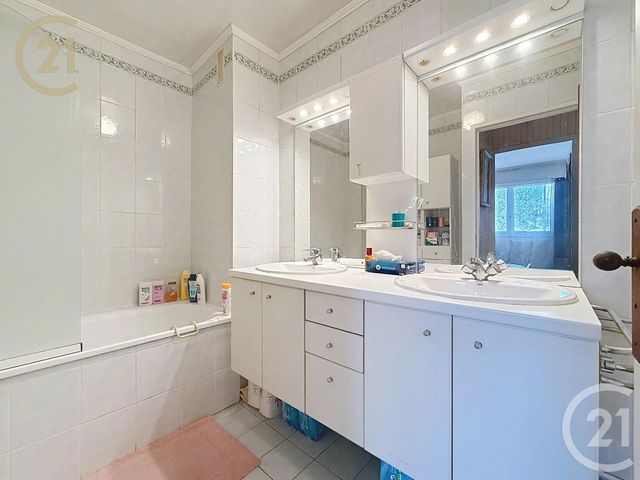 Appartement F4 à vendre - 4 pièces - 75.24 m2 - BONDY - 93 - ILE-DE-FRANCE - Century 21 Ricard Immobilier