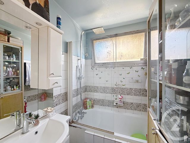 Appartement F2 à vendre - 2 pièces - 41.04 m2 - BONDY - 93 - ILE-DE-FRANCE - Century 21 Ricard Immobilier