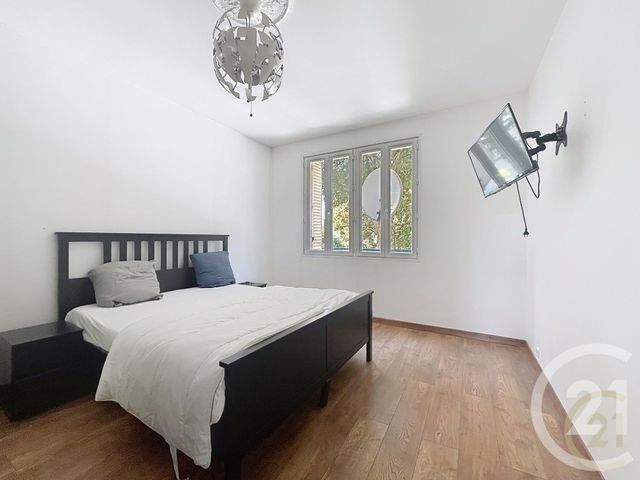 Afficher la photo en grand Appartement F3 à vendre - 3 pièces - 75.0 m2 - NOISY LE SEC - 93 - ILE-DE-FRANCE - Century 21 Ricard Immobilier