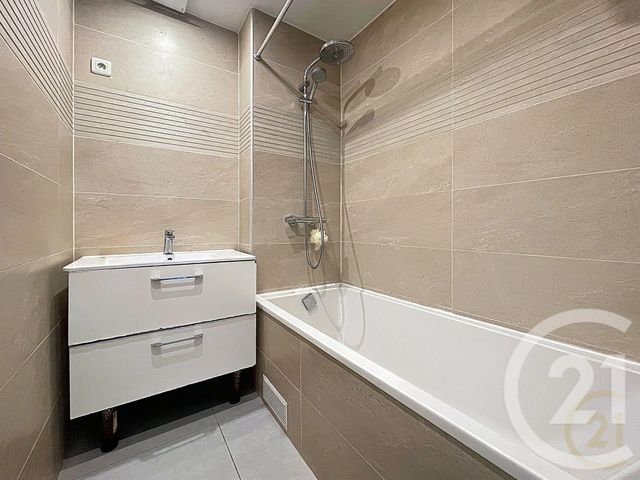 Afficher la photo en grand Appartement F3 à vendre - 3 pièces - 75.0 m2 - NOISY LE SEC - 93 - ILE-DE-FRANCE - Century 21 Ricard Immobilier