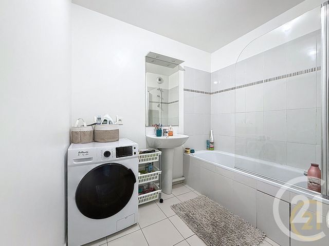 Appartement F3 à vendre - 3 pièces - 60.01 m2 - BONDY - 93 - ILE-DE-FRANCE - Century 21 Ricard Immobilier