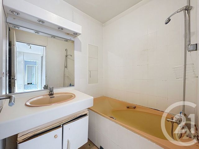 Afficher la photo en grand Appartement F3 à vendre - 3 pièces - 61.71 m2 - BONDY - 93 - ILE-DE-FRANCE - Century 21 Ricard Immobilier