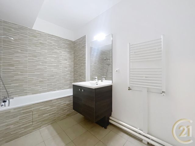 Appartement T3 à vendre - 3 pièces - 56.2 m2 - BONDY - 93 - ILE-DE-FRANCE - Century 21 Ricard Immobilier