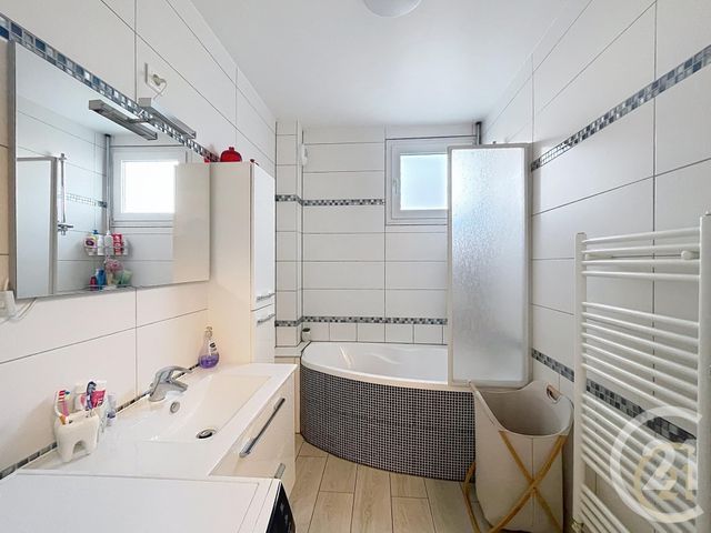 Appartement F3 à vendre - 3 pièces - 66.55 m2 - BONDY - 93 - ILE-DE-FRANCE - Century 21 Ricard Immobilier