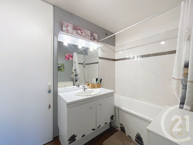 Appartement F2 à vendre - 2 pièces - 37.28 m2 - BONDY - 93 - ILE-DE-FRANCE - Century 21 Ricard Immobilier