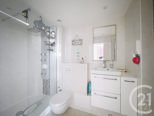 Appartement F3 à vendre - 3 pièces - 65.18 m2 - BONDY - 93 - ILE-DE-FRANCE - Century 21 Ricard Immobilier
