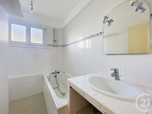 Appartement F2 à vendre - 2 pièces - 46.21 m2 - BONDY - 93 - ILE-DE-FRANCE - Century 21 Ricard Immobilier